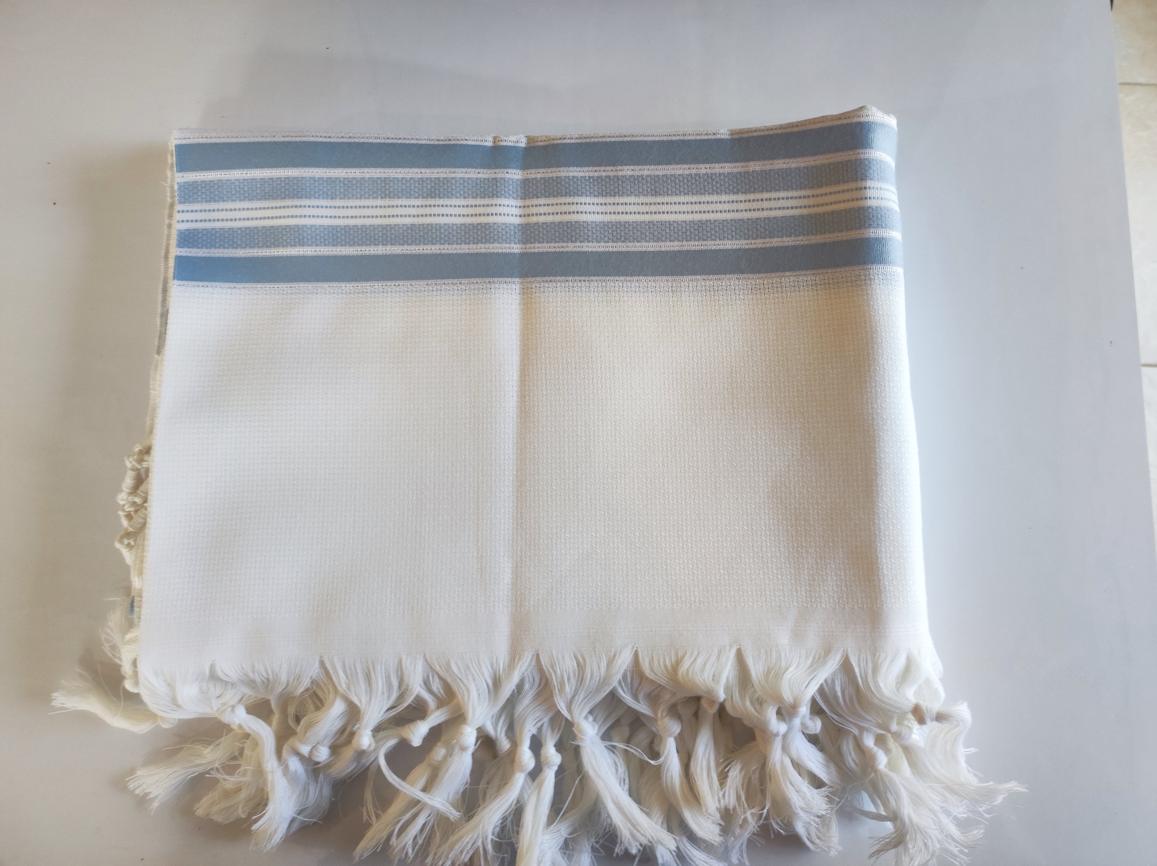 טלית תשבץ – תכלת מבריק כסף
