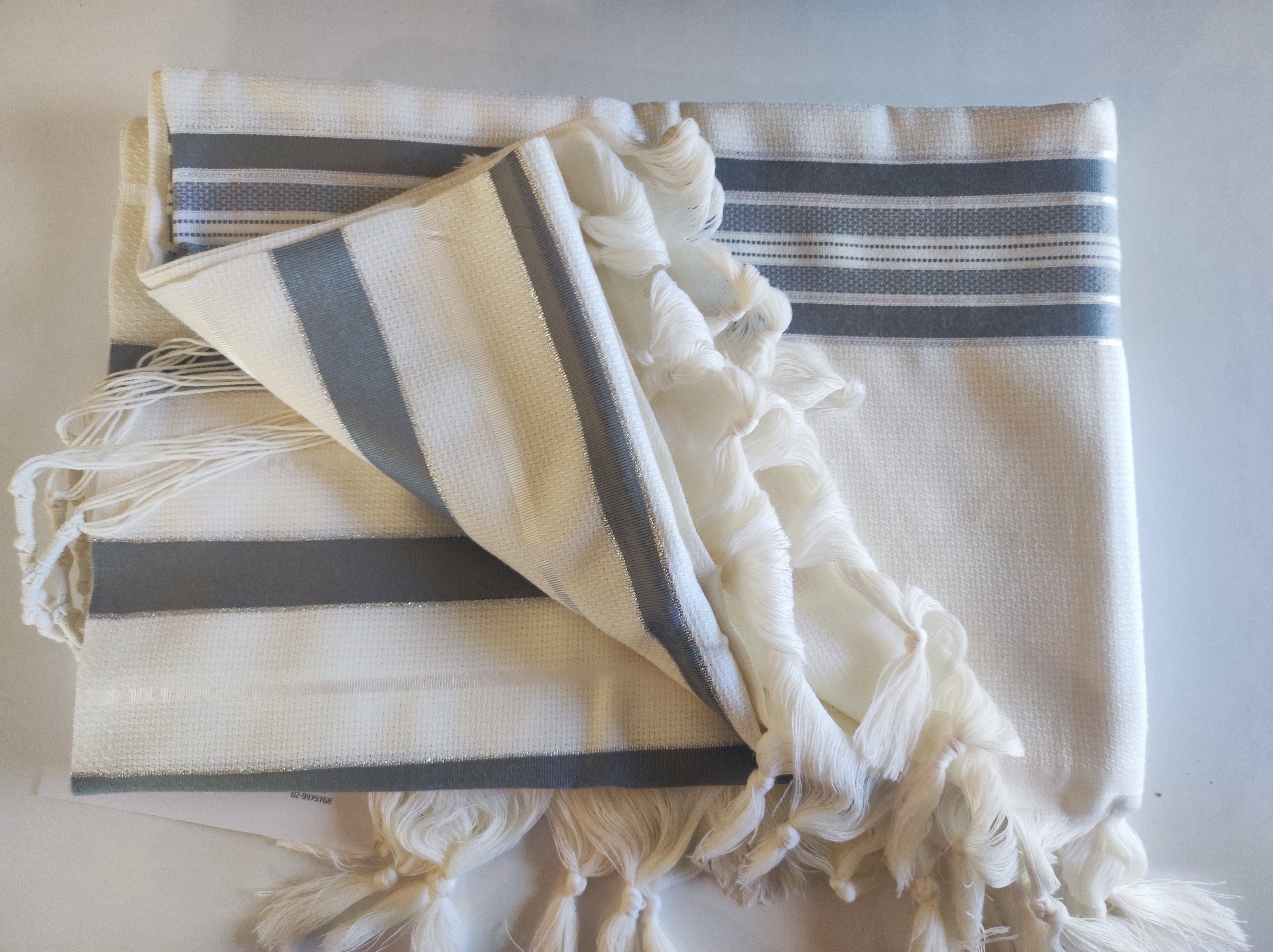 טלית תשבץ – אפור מבריק כסף